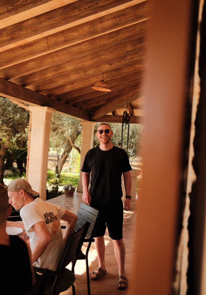 Jason auf Terrasse